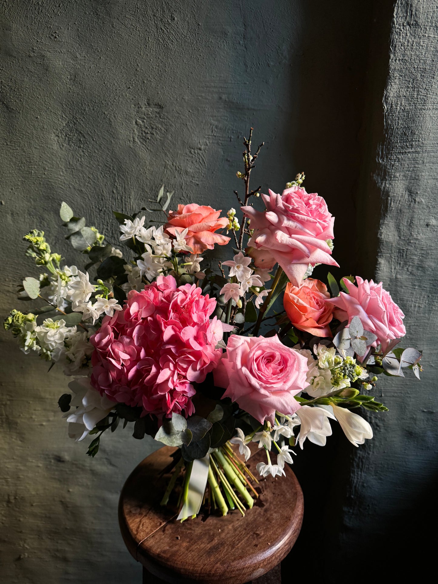 Bouquet mixed flower fragrant with Ecuadorian roses & daffodils & matthiola in parchment