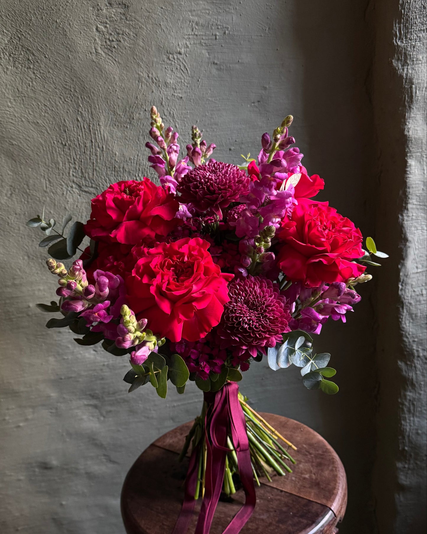 Hand-tied red & burgundy bouquet with Ecuador rosas