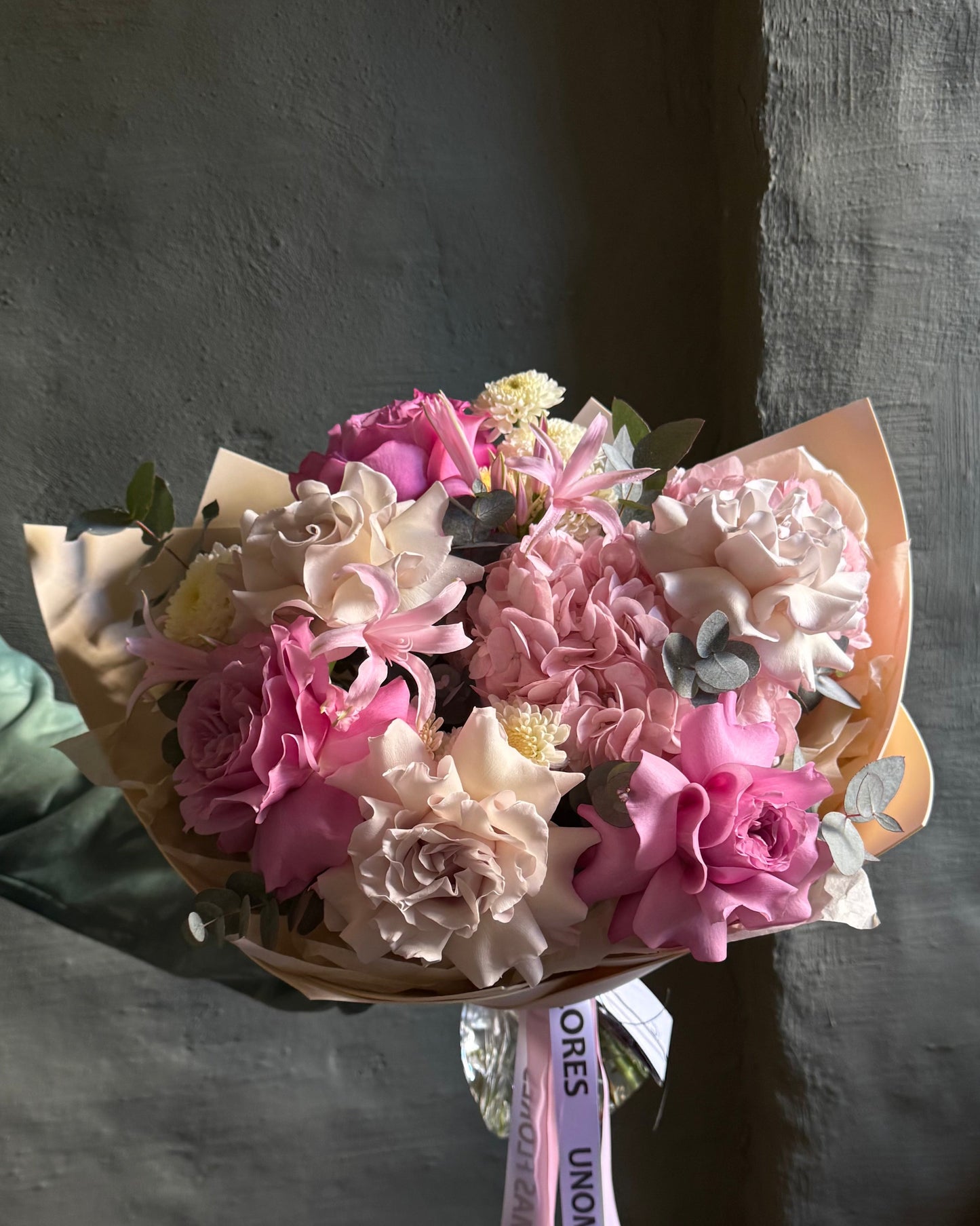 Bouquet mixed flower romantic pink & pearl with roses Ecuador & hydrangea