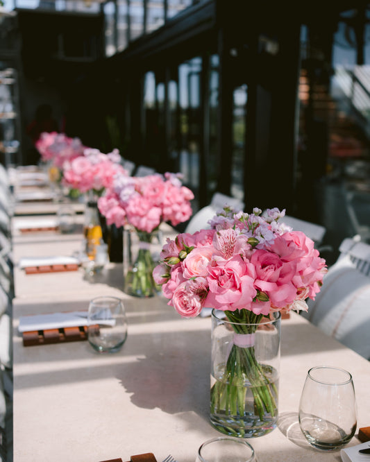 Event table decoration in bright pink colors