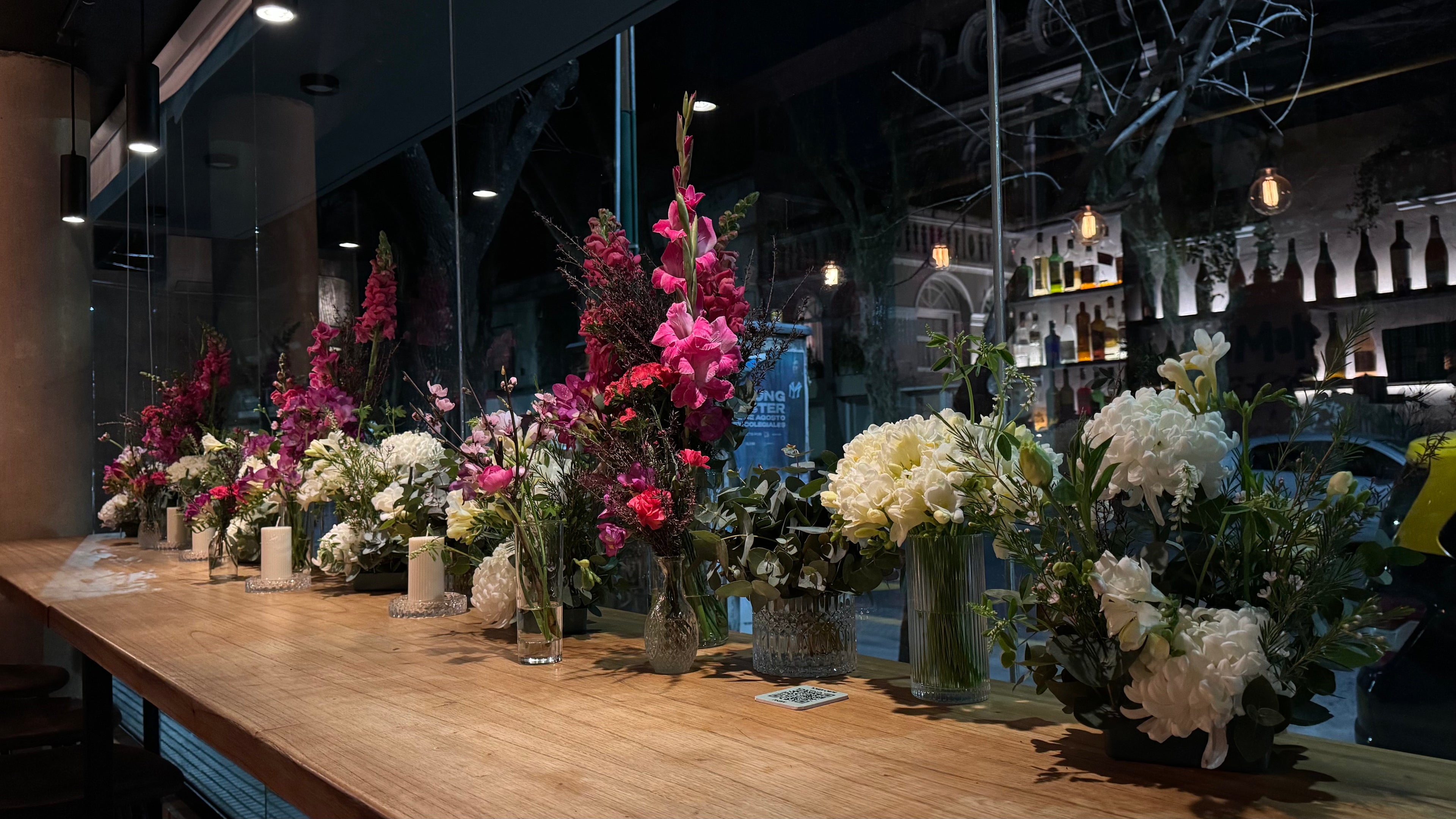 Decoración del restaurante Buro Arbol con motivo de una celebración en Buenos Aires a cargo del estudio Unomas Flores