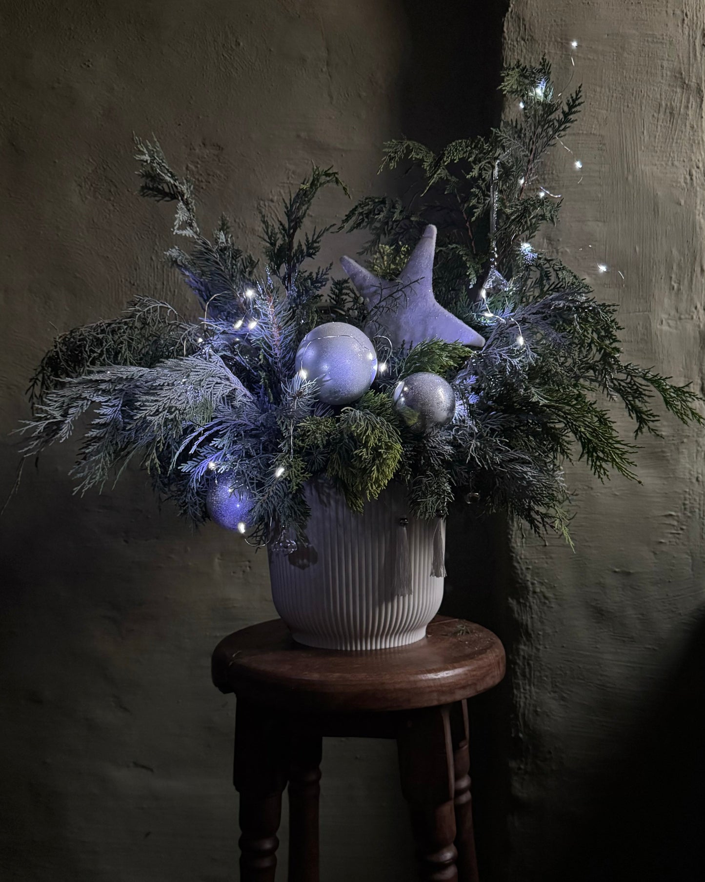 Decorative floral arrangement