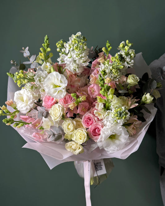 Bouquet mixed flower tender pink & white with spray roses