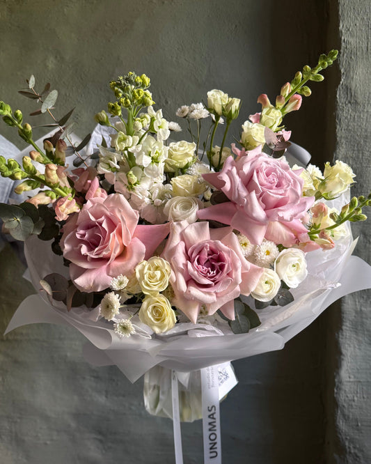 Bouquet mixed flower delicate with inverted powder ecuadorian roses & matthiolas