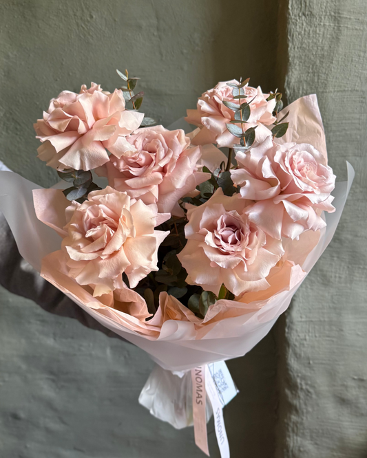 Bouquet mono with Ecuador reflexed roses Quicksand 6 pcs with eucalyptus