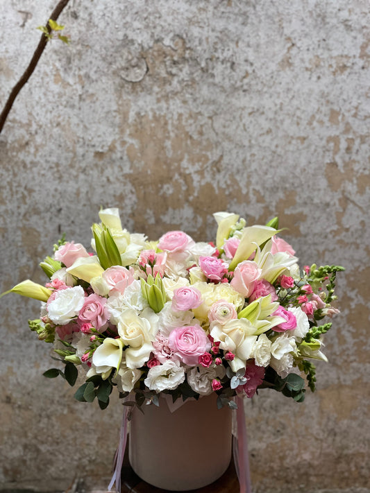 White & pink flower arrangement with lilies and calla lilies in a hat box