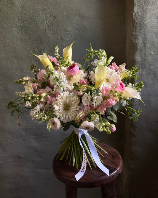 Bouquet mixed flower fluffy gentle hand-tied with gerberas