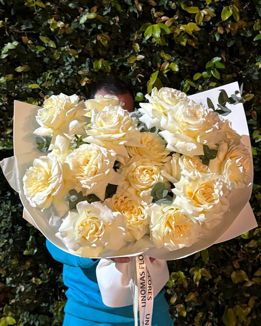 Roses Candylight with eucalyptus 21 pcs gift wrapped