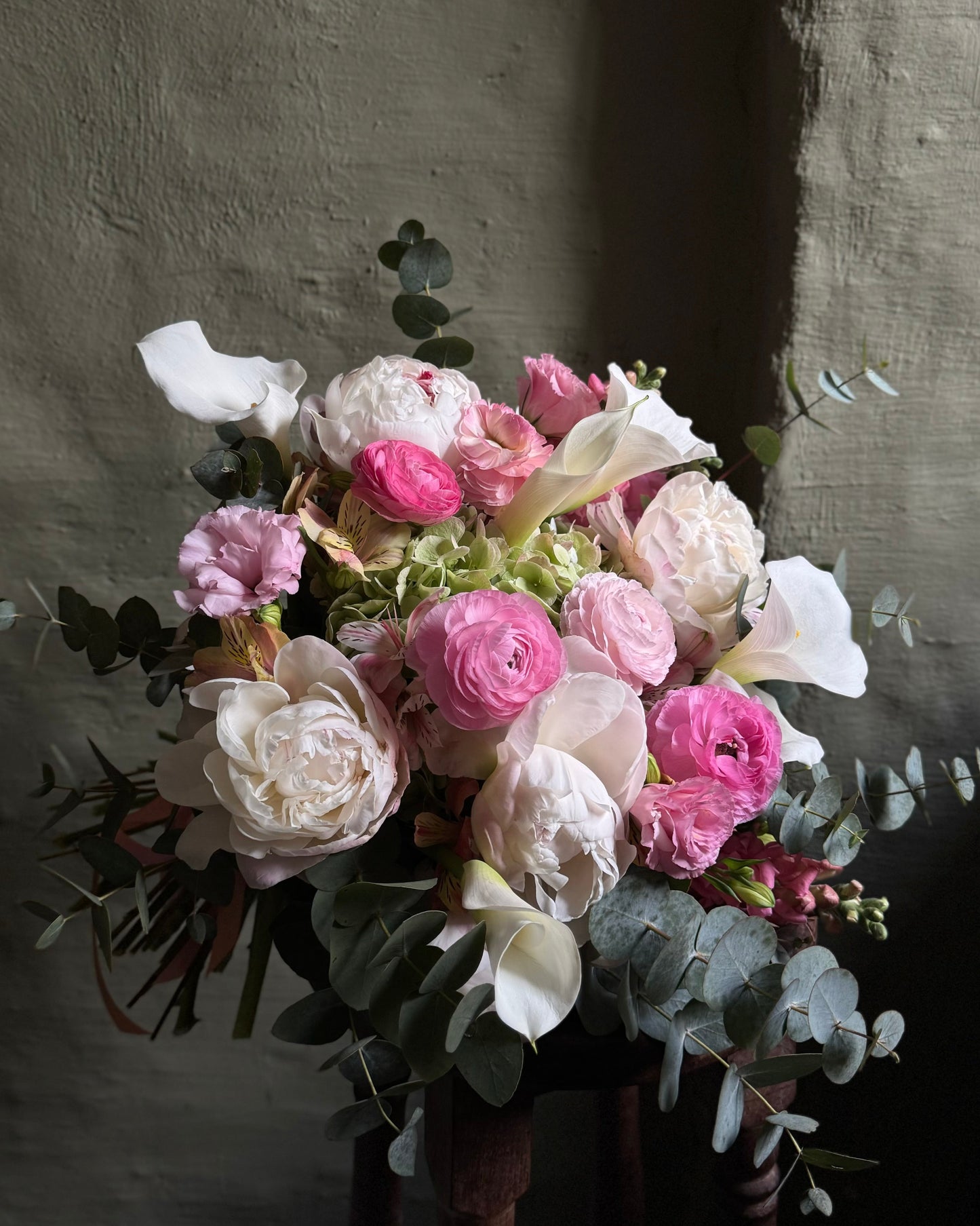 Bouquet mixed flower hand-tied with peonies & ranunculus & callas