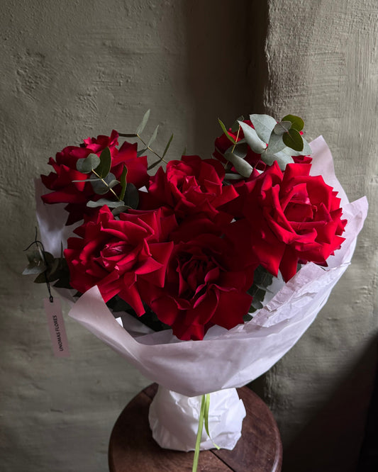 red roses mono bouquet 