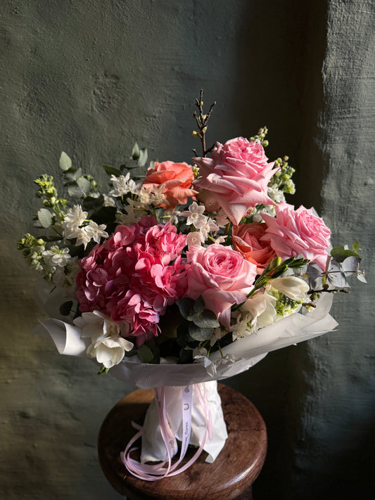 Bouquet mixed flower fragrant with Ecuadorian roses & daffodils & matthiola in parchment