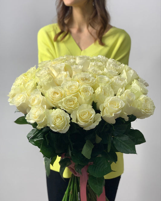 Roses Mondial 47 pcs hand-tied bouquet