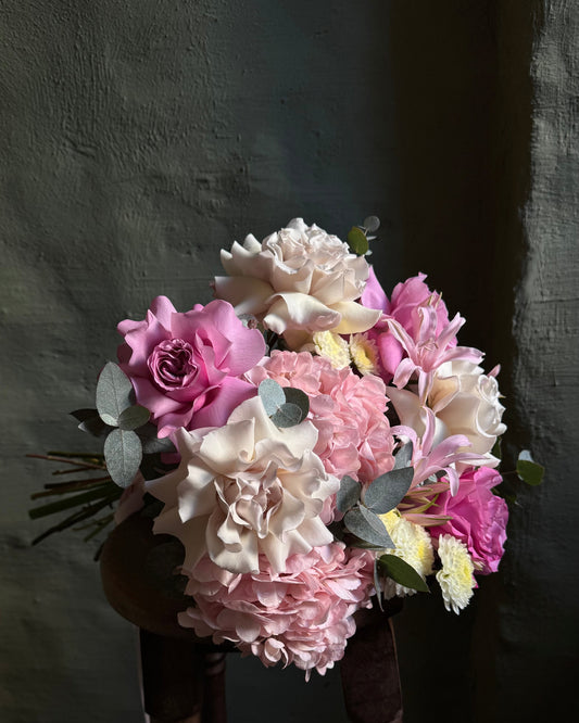 Bouquet mixed flower romantic pink & pearl with roses Ecuador & hydrangea