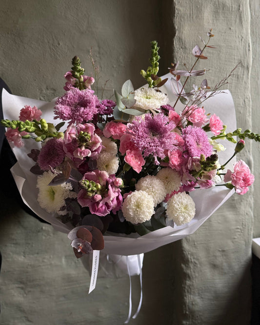 Bouquet mixed flower delicate with bush carnations, snapdragons & chrysanthemums