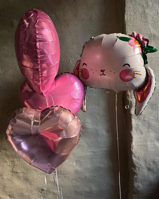 Сет фольгированных шаров 3 сердечка и очень милый зайка с гелием